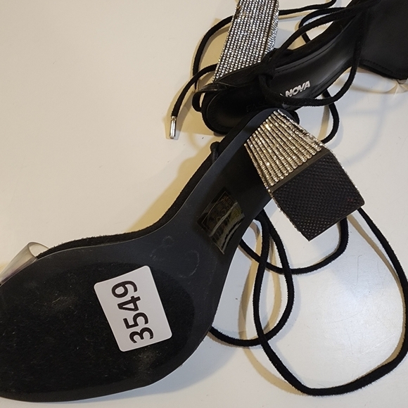 FASHION NOVA Black Strappy Studded Heels Sandals size 8 - Picture 9 of 11